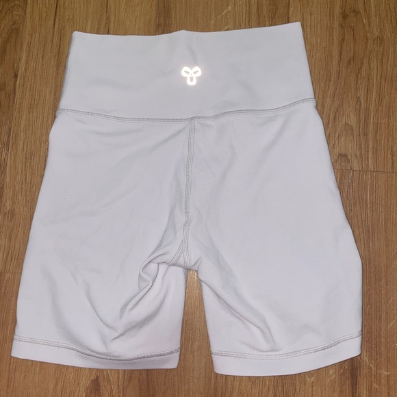 Aritzia biker shorts - Picture 5 of 5